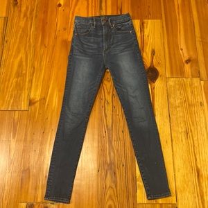 Abercrombie extra high rise skinny jeans - size 2